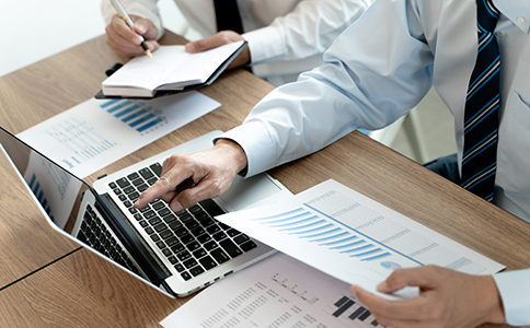 在?？谌绾巫怨?？