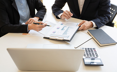 ?？谧匝b潢公司