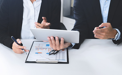 ?？谏暾垊趧优汕苍S可證的條件