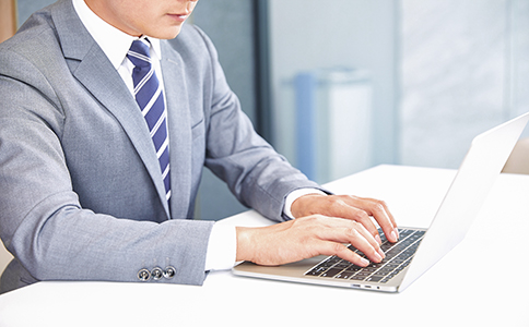 ??谧孕∫?guī)模公司 ??谧孕∫?guī)模公司