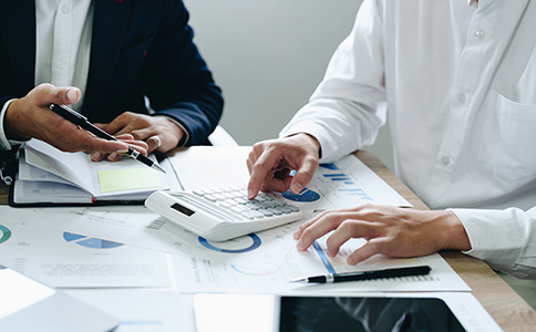 ?？谧?cè)食品公司