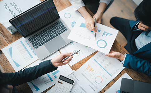 ?？谧?cè)化妝品公司