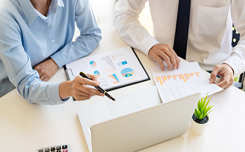 ?？谧兏?cè)資金