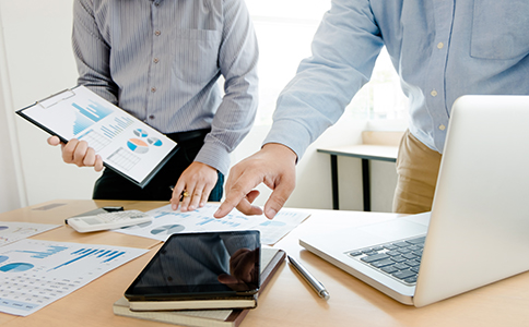 影響?？诠咀N費用的主要因素