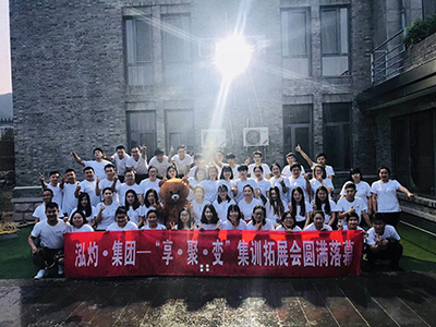 泓灼盛夏轟趴館：沒有狂躁只有激情